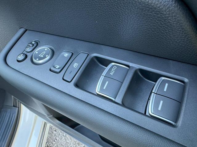 ステップワゴン ｅ：ＨＥＶスパーダ／新車未登録　／衝突軽減／レーダークルーズ／レーンキープ／両側パワースライドドア／コーナーセンサー／シートヒーター／パワーバックドア／ハーフレザーシート／オートライト／プッシュスタート／ＵＳＢ接続（32枚目）