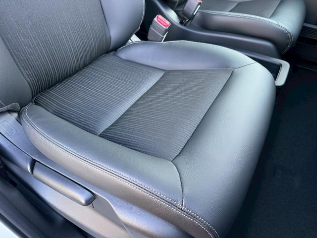 ステップワゴン ｅ：ＨＥＶスパーダ／新車未登録　／衝突軽減／レーダークルーズ／レーンキープ／両側パワースライドドア／コーナーセンサー／シートヒーター／パワーバックドア／ハーフレザーシート／オートライト／プッシュスタート／ＵＳＢ接続（36枚目）