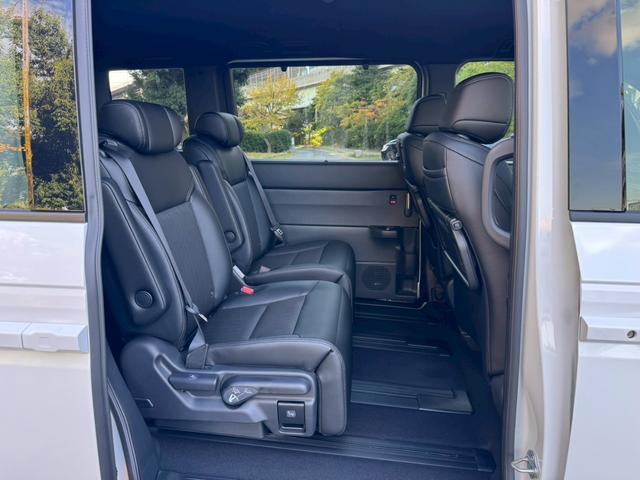 ステップワゴン ｅ：ＨＥＶスパーダ／新車未登録　／衝突軽減／レーダークルーズ／レーンキープ／両側パワースライドドア／コーナーセンサー／シートヒーター／パワーバックドア／ハーフレザーシート／オートライト／プッシュスタート／ＵＳＢ接続（54枚目）