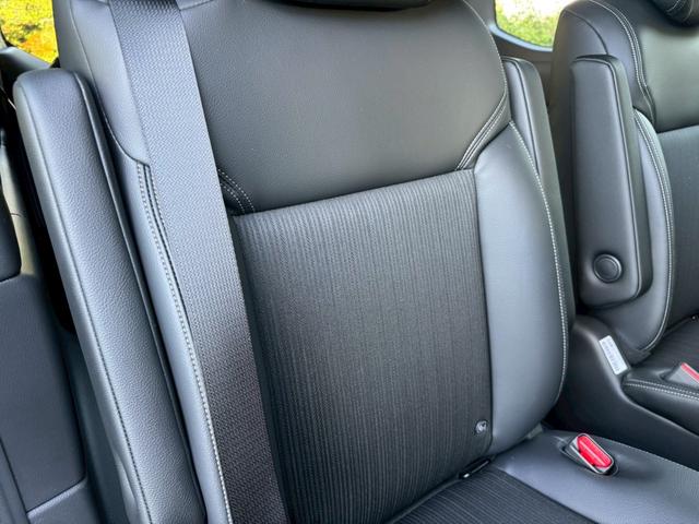 ステップワゴン ｅ：ＨＥＶスパーダ／新車未登録　／衝突軽減／レーダークルーズ／レーンキープ／両側パワースライドドア／コーナーセンサー／シートヒーター／パワーバックドア／ハーフレザーシート／オートライト／プッシュスタート／ＵＳＢ接続（57枚目）