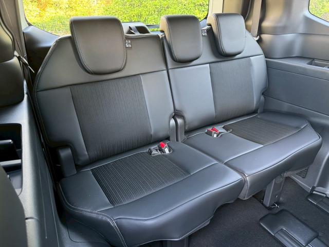 ステップワゴン ｅ：ＨＥＶスパーダ／新車未登録　／衝突軽減／レーダークルーズ／レーンキープ／両側パワースライドドア／コーナーセンサー／シートヒーター／パワーバックドア／ハーフレザーシート／オートライト／プッシュスタート／ＵＳＢ接続（58枚目）