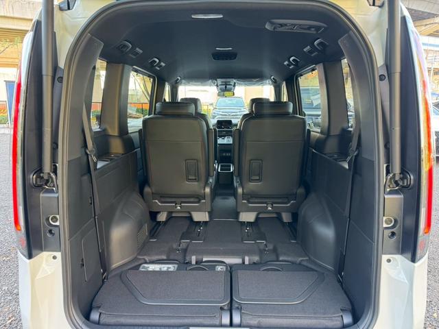 ステップワゴン ｅ：ＨＥＶスパーダ／新車未登録　／衝突軽減／レーダークルーズ／レーンキープ／両側パワースライドドア／コーナーセンサー／シートヒーター／パワーバックドア／ハーフレザーシート／オートライト／プッシュスタート／ＵＳＢ接続（62枚目）