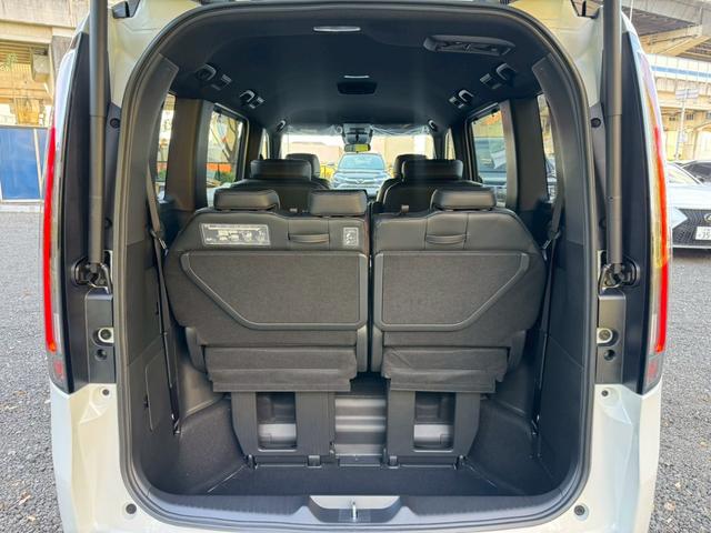 ステップワゴン ｅ：ＨＥＶスパーダ／新車未登録　／衝突軽減／レーダークルーズ／レーンキープ／両側パワースライドドア／コーナーセンサー／シートヒーター／パワーバックドア／ハーフレザーシート／オートライト／プッシュスタート／ＵＳＢ接続（63枚目）