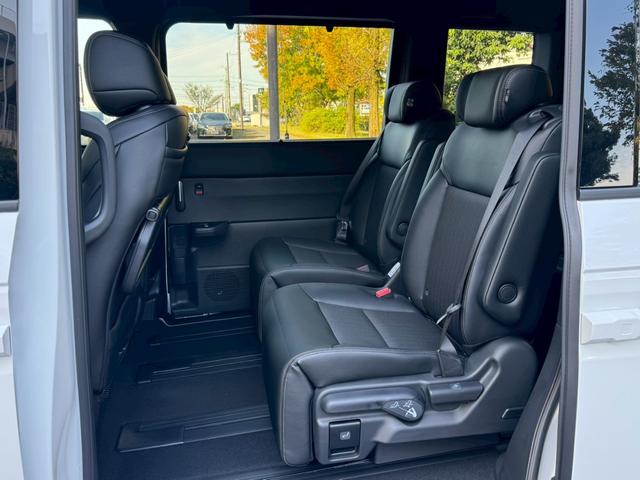 ステップワゴン ｅ：ＨＥＶスパーダ／新車未登録　／衝突軽減／レーダークルーズ／レーンキープ／両側パワースライドドア／コーナーセンサー／シートヒーター／パワーバックドア／ハーフレザーシート／オートライト／プッシュスタート／ＵＳＢ接続（66枚目）