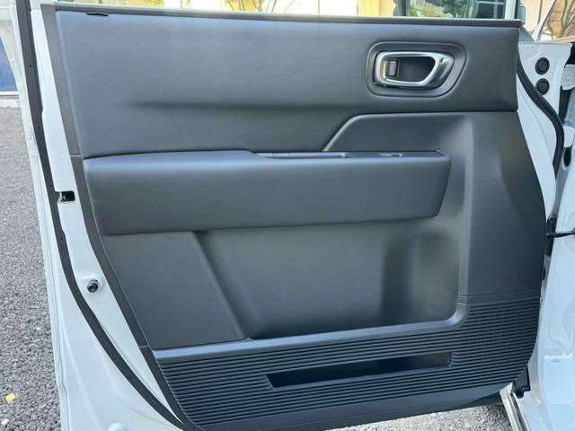 ステップワゴン ｅ：ＨＥＶスパーダ／新車未登録　／衝突軽減／レーダークルーズ／レーンキープ／両側パワースライドドア／コーナーセンサー／シートヒーター／パワーバックドア／ハーフレザーシート／オートライト／プッシュスタート／ＵＳＢ接続（67枚目）