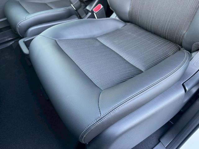 ステップワゴン ｅ：ＨＥＶスパーダ／新車未登録　／衝突軽減／レーダークルーズ／レーンキープ／両側パワースライドドア／コーナーセンサー／シートヒーター／パワーバックドア／ハーフレザーシート／オートライト／プッシュスタート／ＵＳＢ接続（72枚目）