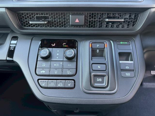 ステップワゴン e:HEVスパーダ/新車未登録 /衝突軽減/レーダークルーズ/レーンキープ/両側パワースライドドア/コーナーセンサー/シートヒーター/パワーバックドア/ハーフレザーシート/オートライト/プッシュスタート/USB接続(47枚目)