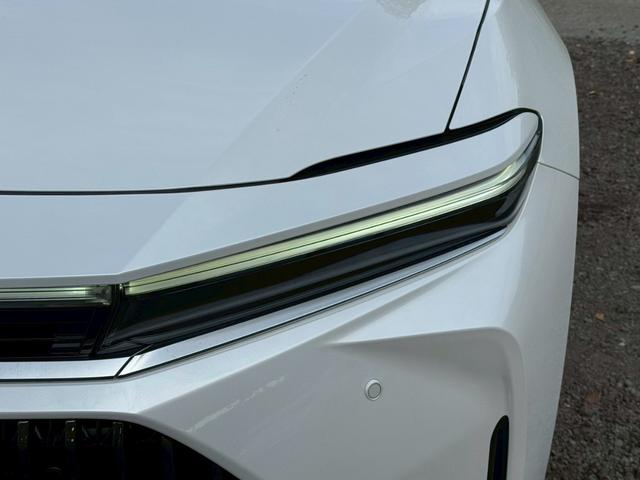 クラウン Ｚ　／ワンオーナ／アドバンスドライブ／デジタルインナーミラー／ＨＵＤ／ＢＳＭ／衝突軽減／レーダークルーズ／レーンキープ／コーナーセンサ／パワーバックドア／シートヒータ・エアコン／置くだけ充電／ＥＴＣ２．０（4枚目）