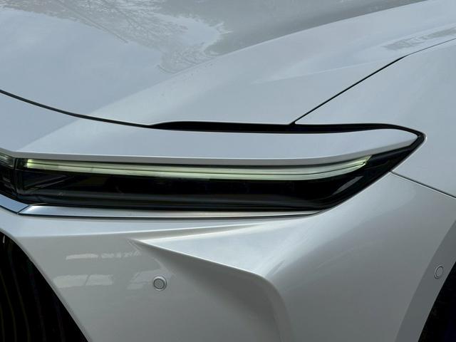 クラウン Ｚ　／ワンオーナ／アドバンスドライブ／デジタルインナーミラー／ＨＵＤ／ＢＳＭ／衝突軽減／レーダークルーズ／レーンキープ／コーナーセンサ／パワーバックドア／シートヒータ・エアコン／置くだけ充電／ＥＴＣ２．０（7枚目）