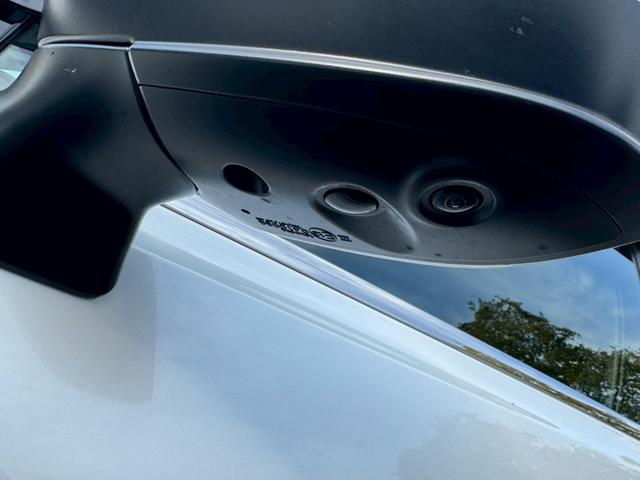 クラウン Ｚ　／ワンオーナ／アドバンスドライブ／デジタルインナーミラー／ＨＵＤ／ＢＳＭ／衝突軽減／レーダークルーズ／レーンキープ／コーナーセンサ／パワーバックドア／シートヒータ・エアコン／置くだけ充電／ＥＴＣ２．０（12枚目）