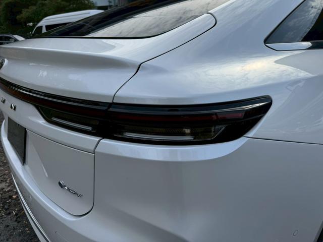 クラウン Ｚ　／ワンオーナ／アドバンスドライブ／デジタルインナーミラー／ＨＵＤ／ＢＳＭ／衝突軽減／レーダークルーズ／レーンキープ／コーナーセンサ／パワーバックドア／シートヒータ・エアコン／置くだけ充電／ＥＴＣ２．０（22枚目）