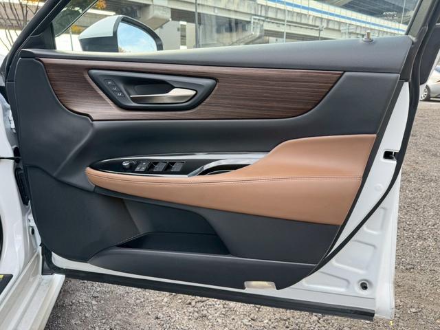 クラウン Ｚ　／ワンオーナ／アドバンスドライブ／デジタルインナーミラー／ＨＵＤ／ＢＳＭ／衝突軽減／レーダークルーズ／レーンキープ／コーナーセンサ／パワーバックドア／シートヒータ・エアコン／置くだけ充電／ＥＴＣ２．０（30枚目）