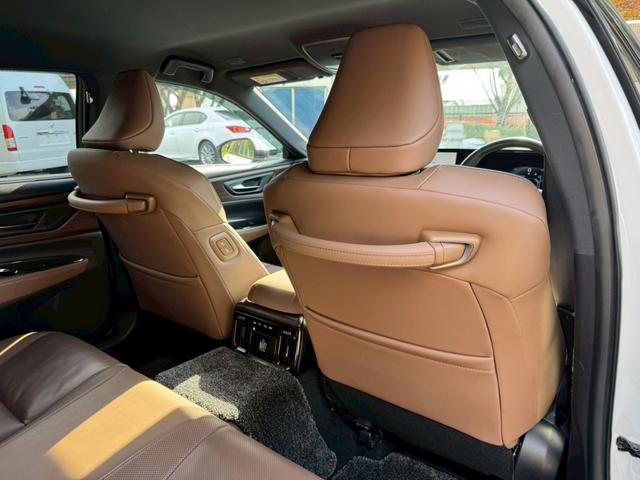 クラウン Ｚ　／ワンオーナ／アドバンスドライブ／デジタルインナーミラー／ＨＵＤ／ＢＳＭ／衝突軽減／レーダークルーズ／レーンキープ／コーナーセンサ／パワーバックドア／シートヒータ・エアコン／置くだけ充電／ＥＴＣ２．０（68枚目）