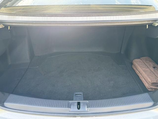 クラウン Ｚ　／ワンオーナ／アドバンスドライブ／デジタルインナーミラー／ＨＵＤ／ＢＳＭ／衝突軽減／レーダークルーズ／レーンキープ／コーナーセンサ／パワーバックドア／シートヒータ・エアコン／置くだけ充電／ＥＴＣ２．０（70枚目）