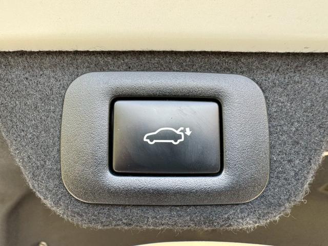 クラウン Ｚ　／ワンオーナ／アドバンスドライブ／デジタルインナーミラー／ＨＵＤ／ＢＳＭ／衝突軽減／レーダークルーズ／レーンキープ／コーナーセンサ／パワーバックドア／シートヒータ・エアコン／置くだけ充電／ＥＴＣ２．０（73枚目）