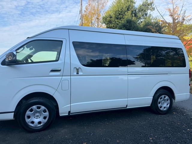 ハイエースワゴン グランドキャビン　／衝突軽減／レーンキープ／コーナーセンサ／片側パワースライドドア／プッシュスタート／ＥＴＣ／バックカメラ／Ｂｌｕｅｔｏｏｔｈ／ＵＳＢ接続／オートライト／オートマチックハイビーム／スマートキー／社外ナビ（12枚目）