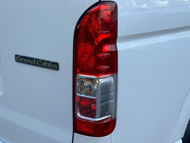 ハイエースワゴン グランドキャビン　／衝突軽減／レーンキープ／コーナーセンサ／片側パワースライドドア／プッシュスタート／ＥＴＣ／バックカメラ／Ｂｌｕｅｔｏｏｔｈ／ＵＳＢ接続／オートライト／オートマチックハイビーム／スマートキー／社外ナビ（21枚目）