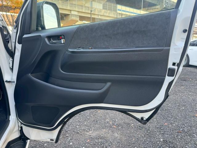 ハイエースワゴン グランドキャビン　／衝突軽減／レーンキープ／コーナーセンサ／片側パワースライドドア／プッシュスタート／ＥＴＣ／バックカメラ／Ｂｌｕｅｔｏｏｔｈ／ＵＳＢ接続／オートライト／オートマチックハイビーム／スマートキー／社外ナビ（30枚目）