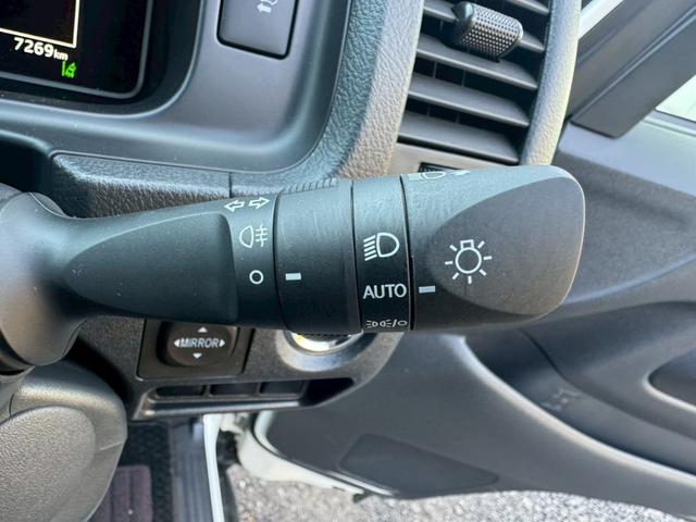 ハイエースワゴン グランドキャビン　／衝突軽減／レーンキープ／コーナーセンサ／片側パワースライドドア／プッシュスタート／ＥＴＣ／バックカメラ／Ｂｌｕｅｔｏｏｔｈ／ＵＳＢ接続／オートライト／オートマチックハイビーム／スマートキー／社外ナビ（42枚目）