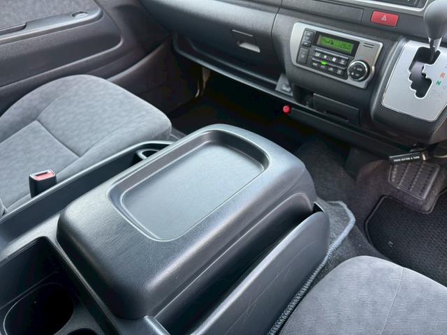 ハイエースワゴン グランドキャビン　／衝突軽減／レーンキープ／コーナーセンサ／片側パワースライドドア／プッシュスタート／ＥＴＣ／バックカメラ／Ｂｌｕｅｔｏｏｔｈ／ＵＳＢ接続／オートライト／オートマチックハイビーム／スマートキー／社外ナビ（45枚目）