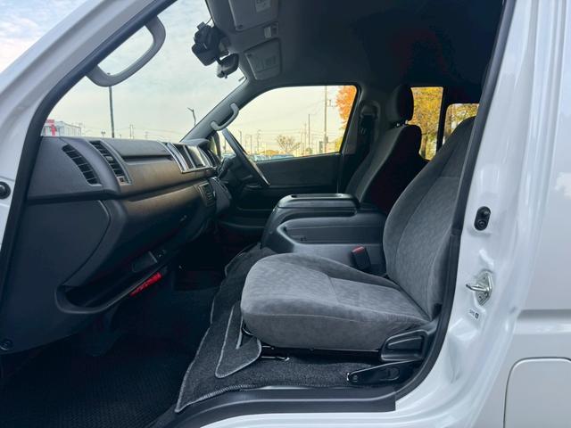 ハイエースワゴン グランドキャビン　／衝突軽減／レーンキープ／コーナーセンサ／片側パワースライドドア／プッシュスタート／ＥＴＣ／バックカメラ／Ｂｌｕｅｔｏｏｔｈ／ＵＳＢ接続／オートライト／オートマチックハイビーム／スマートキー／社外ナビ（65枚目）