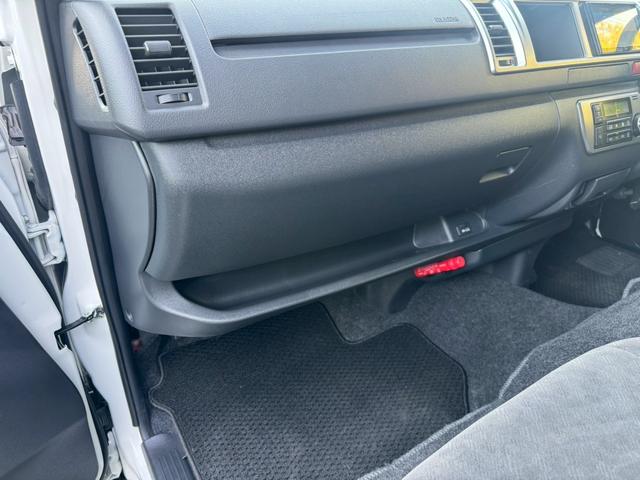 ハイエースワゴン グランドキャビン　／衝突軽減／レーンキープ／コーナーセンサ／片側パワースライドドア／プッシュスタート／ＥＴＣ／バックカメラ／Ｂｌｕｅｔｏｏｔｈ／ＵＳＢ接続／オートライト／オートマチックハイビーム／スマートキー／社外ナビ（70枚目）