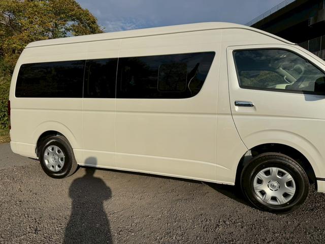 ハイエースワゴン グランドキャビン　／デジタルインナーミラー／片側パワースライドドア／衝突軽減／レーンキープ／コーナーセンサー／プッシュスタート／オートライト／オートマチックハイビーム／１００Ｖ電源／スマートキー（17枚目）