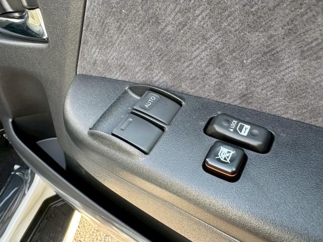 ハイエースワゴン グランドキャビン　／デジタルインナーミラー／片側パワースライドドア／衝突軽減／レーンキープ／コーナーセンサー／プッシュスタート／オートライト／オートマチックハイビーム／１００Ｖ電源／スマートキー（33枚目）