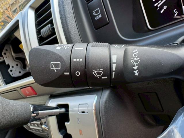 ハイエースワゴン グランドキャビン　／デジタルインナーミラー／片側パワースライドドア／衝突軽減／レーンキープ／コーナーセンサー／プッシュスタート／オートライト／オートマチックハイビーム／１００Ｖ電源／スマートキー（41枚目）