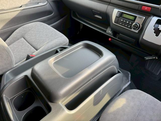 ハイエースワゴン グランドキャビン　／デジタルインナーミラー／片側パワースライドドア／衝突軽減／レーンキープ／コーナーセンサー／プッシュスタート／オートライト／オートマチックハイビーム／１００Ｖ電源／スマートキー（47枚目）