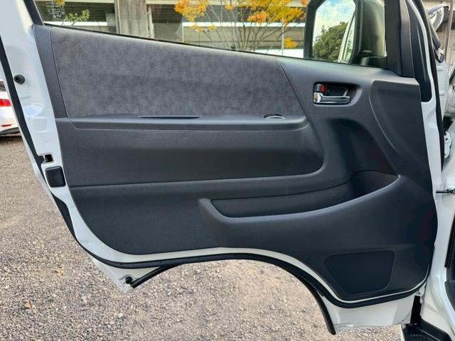 ハイエースワゴン グランドキャビン　／デジタルインナーミラー／片側パワースライドドア／衝突軽減／レーンキープ／コーナーセンサー／プッシュスタート／オートライト／オートマチックハイビーム／１００Ｖ電源／スマートキー（61枚目）