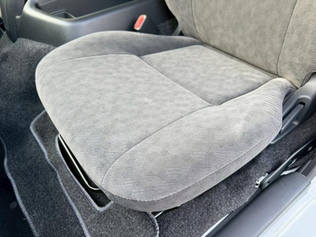 ハイエースワゴン グランドキャビン　／デジタルインナーミラー／片側パワースライドドア／衝突軽減／レーンキープ／コーナーセンサー／プッシュスタート／オートライト／オートマチックハイビーム／１００Ｖ電源／スマートキー（63枚目）