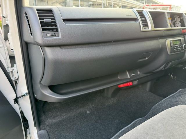 ハイエースワゴン グランドキャビン　／デジタルインナーミラー／片側パワースライドドア／衝突軽減／レーンキープ／コーナーセンサー／プッシュスタート／オートライト／オートマチックハイビーム／１００Ｖ電源／スマートキー（67枚目）