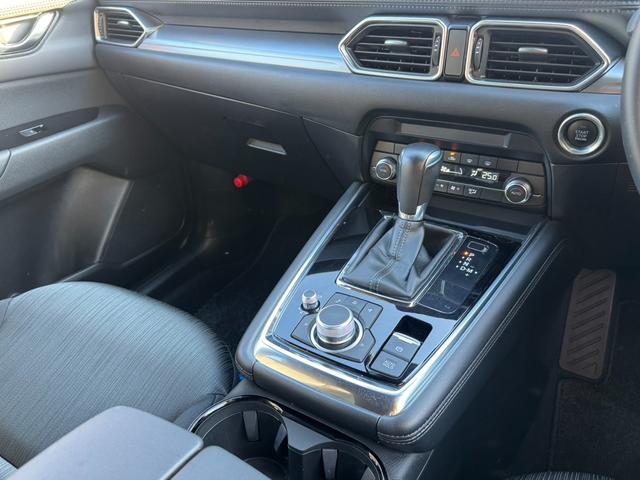 ＣＸ－８ ＸＤ　スマートエディション　／ＡＬＰＩＮＥフリップダウンモニター／クルーズコントロール／レーンキープ／コーナーセンサ／全周囲カメラ／パワーバックドア／電動格納ミラー／オートライト／アイドリングストップ／ＥＴＣ／Ｂｌｕｅｔｏｏｔｈ（44枚目）