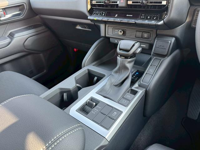 ランドクルーザー２５０ ＶＸ　／サンルーフ／トヨタチームメイト／デジタルインナーミラー／衝突軽減／レーダークルーズ／レーンキープ／コーナーセンサ／シートヒータ・エアコン／ルーフレール／パワーバックドア／電動格納ミラー／ＥＴＣ２．０（52枚目）