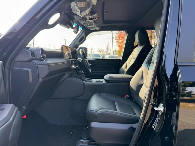 ランドクルーザー２５０ ＶＸ　／サンルーフ／トヨタチームメイト／デジタルインナーミラー／衝突軽減／レーダークルーズ／レーンキープ／コーナーセンサ／シートヒータ・エアコン／ルーフレール／パワーバックドア／電動格納ミラー／ＥＴＣ２．０（76枚目）