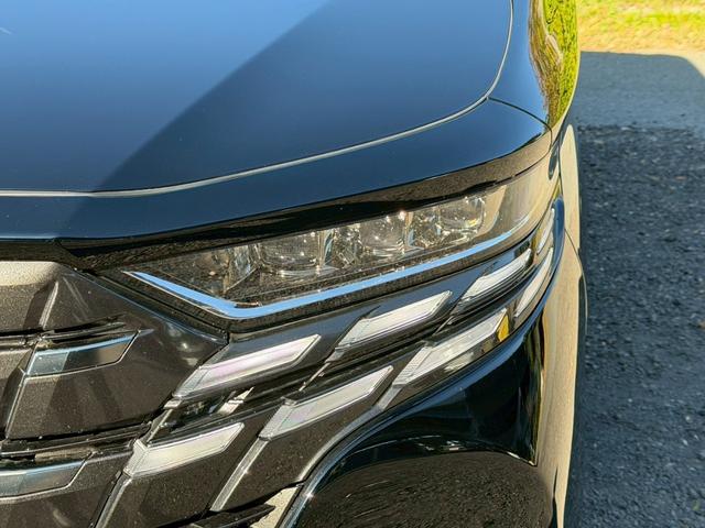 アルファード Z/ ワンオーナ/フリップダウンモニタ/左右独立ムーンルーフ/デジタルインナーミラー/BSM/衝突軽減/レーダークルーズ/コーナーセンサ/両側パワースライドドア/全周囲カメラ/ディスプレイオーディオ/ETC(4枚目)