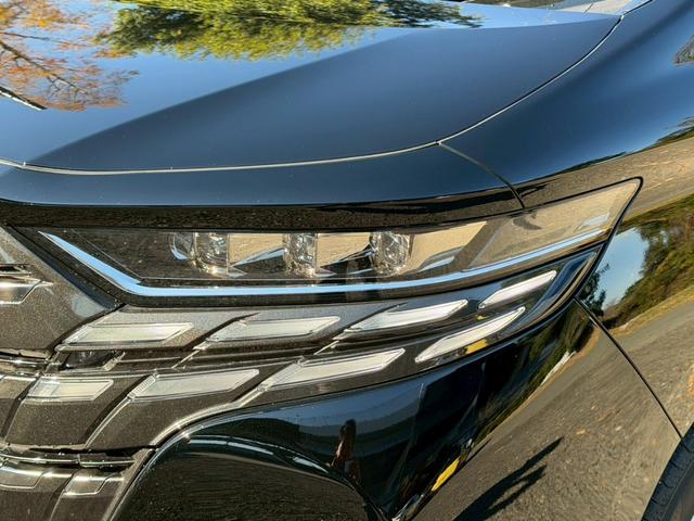 アルファード Z/ ワンオーナ/フリップダウンモニタ/左右独立ムーンルーフ/デジタルインナーミラー/BSM/衝突軽減/レーダークルーズ/コーナーセンサ/両側パワースライドドア/全周囲カメラ/ディスプレイオーディオ/ETC(5枚目)