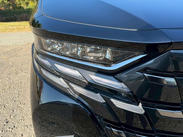 アルファード Z/ ワンオーナ/フリップダウンモニタ/左右独立ムーンルーフ/デジタルインナーミラー/BSM/衝突軽減/レーダークルーズ/コーナーセンサ/両側パワースライドドア/全周囲カメラ/ディスプレイオーディオ/ETC(12枚目)