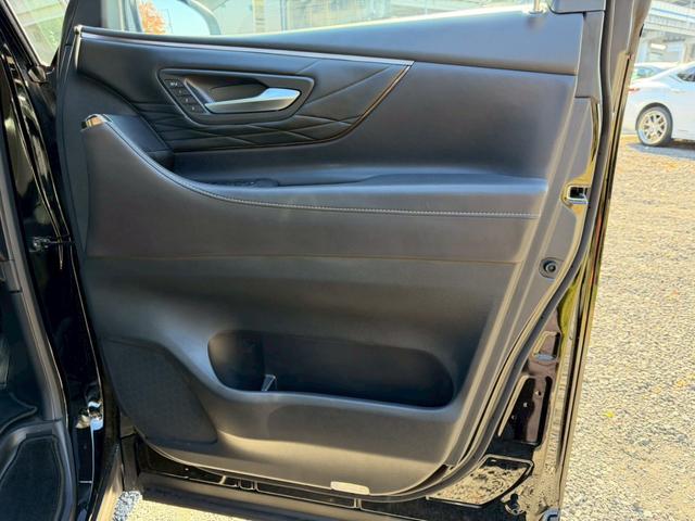 アルファード Z/ ワンオーナ/フリップダウンモニタ/左右独立ムーンルーフ/デジタルインナーミラー/BSM/衝突軽減/レーダークルーズ/コーナーセンサ/両側パワースライドドア/全周囲カメラ/ディスプレイオーディオ/ETC(33枚目)