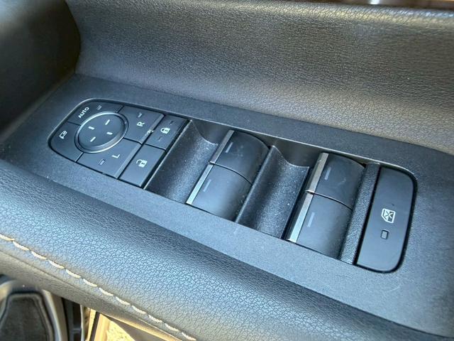 アルファード Z/ ワンオーナ/フリップダウンモニタ/左右独立ムーンルーフ/デジタルインナーミラー/BSM/衝突軽減/レーダークルーズ/コーナーセンサ/両側パワースライドドア/全周囲カメラ/ディスプレイオーディオ/ETC(34枚目)