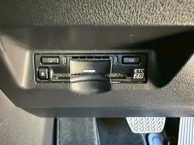 アルファード Z/ ワンオーナ/フリップダウンモニタ/左右独立ムーンルーフ/デジタルインナーミラー/BSM/衝突軽減/レーダークルーズ/コーナーセンサ/両側パワースライドドア/全周囲カメラ/ディスプレイオーディオ/ETC(47枚目)