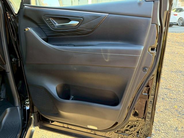 アルファード Z /ワンオーナ/フリップダウン/ユニバーサルステップデジタルインナーミラー/左右独立ムーンルーフ/両側パワースライドドア/全周囲カメラ/BSM/衝突軽減/レーダークルーズ/パワーバックドア/ETC(32枚目)