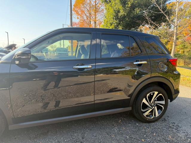 ライズ Z /カロッツェリアナビ/衝突軽減/レーダークルーズ/コーナーセンサー/シートヒーター/アイドリングストップ/電動格納ミラー/オートライト/ETC/バックカメラ/Bluetooth/TV/USB接続(10枚目)