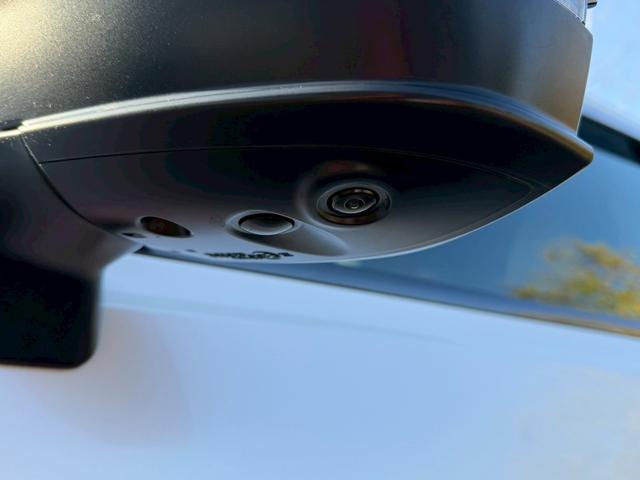 クラウン Ｚ　／パノラマルーフ／デジタルインナーミラー／アドバンスドライブ／ＨＵＤ／ＢＳＭ／衝突軽減／レーダークルーズ／レーンキープ／コーナーセンサー／全周囲カメラ／シートヒータ・エアコン／パワーバックドア／ＥＴＣ（12枚目）