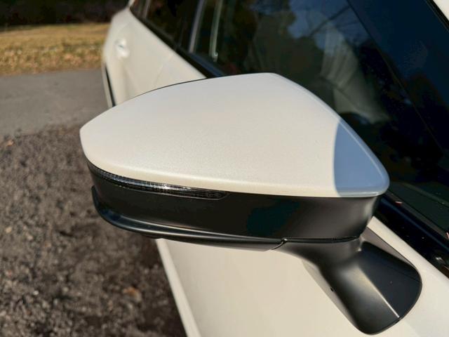 クラウン Ｚ　／パノラマルーフ／デジタルインナーミラー／アドバンスドライブ／ＨＵＤ／ＢＳＭ／衝突軽減／レーダークルーズ／レーンキープ／コーナーセンサー／全周囲カメラ／シートヒータ・エアコン／パワーバックドア／ＥＴＣ（17枚目）