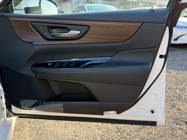 クラウン Ｚ　／パノラマルーフ／デジタルインナーミラー／アドバンスドライブ／ＨＵＤ／ＢＳＭ／衝突軽減／レーダークルーズ／レーンキープ／コーナーセンサー／全周囲カメラ／シートヒータ・エアコン／パワーバックドア／ＥＴＣ（31枚目）