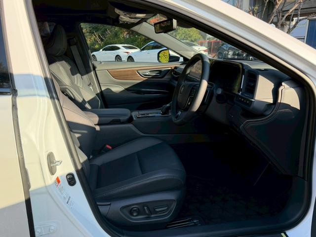 クラウン Ｚ　／パノラマルーフ／デジタルインナーミラー／アドバンスドライブ／ＨＵＤ／ＢＳＭ／衝突軽減／レーダークルーズ／レーンキープ／コーナーセンサー／全周囲カメラ／シートヒータ・エアコン／パワーバックドア／ＥＴＣ（34枚目）