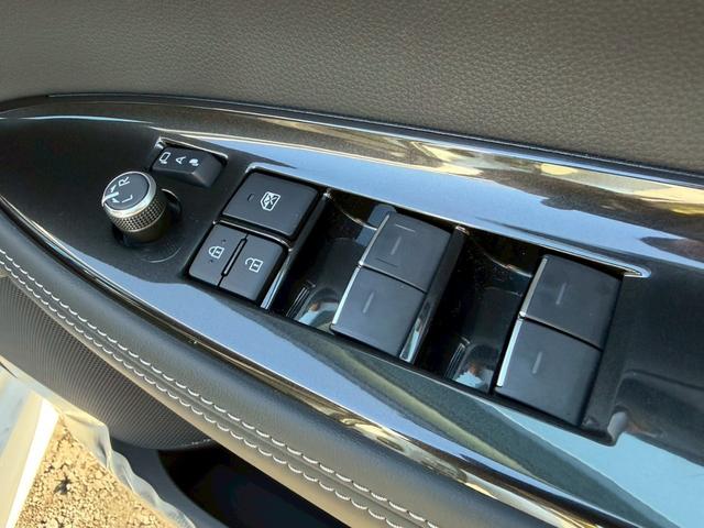 クラウン Ｚ　／パノラマルーフ／デジタルインナーミラー／アドバンスドライブ／ＨＵＤ／ＢＳＭ／衝突軽減／レーダークルーズ／レーンキープ／コーナーセンサー／全周囲カメラ／シートヒータ・エアコン／パワーバックドア／ＥＴＣ（36枚目）