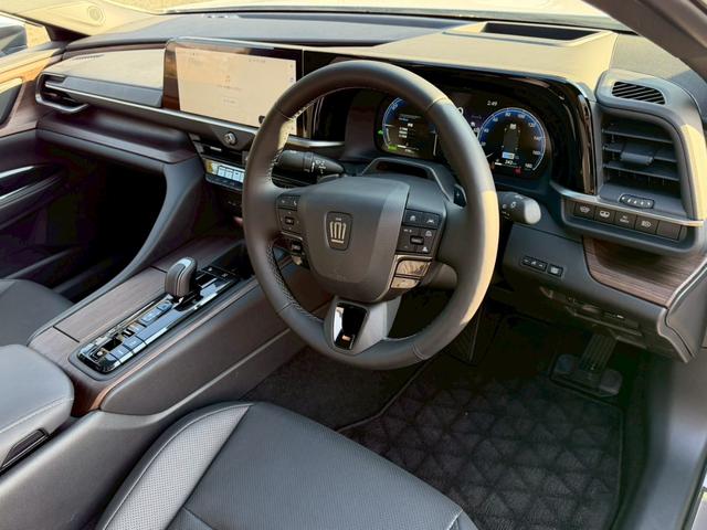 クラウン Ｚ　／パノラマルーフ／デジタルインナーミラー／アドバンスドライブ／ＨＵＤ／ＢＳＭ／衝突軽減／レーダークルーズ／レーンキープ／コーナーセンサー／全周囲カメラ／シートヒータ・エアコン／パワーバックドア／ＥＴＣ（41枚目）